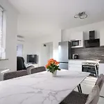 Vukadin Πούλα